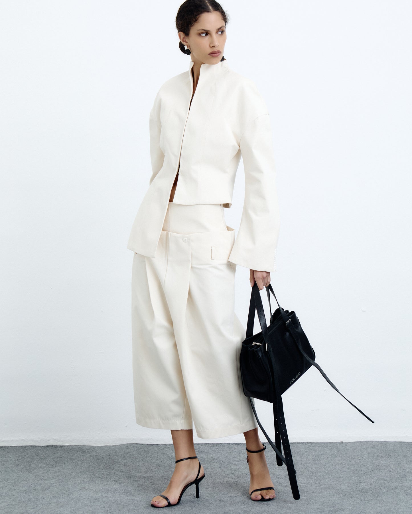 Bermuda Relevo Off-White