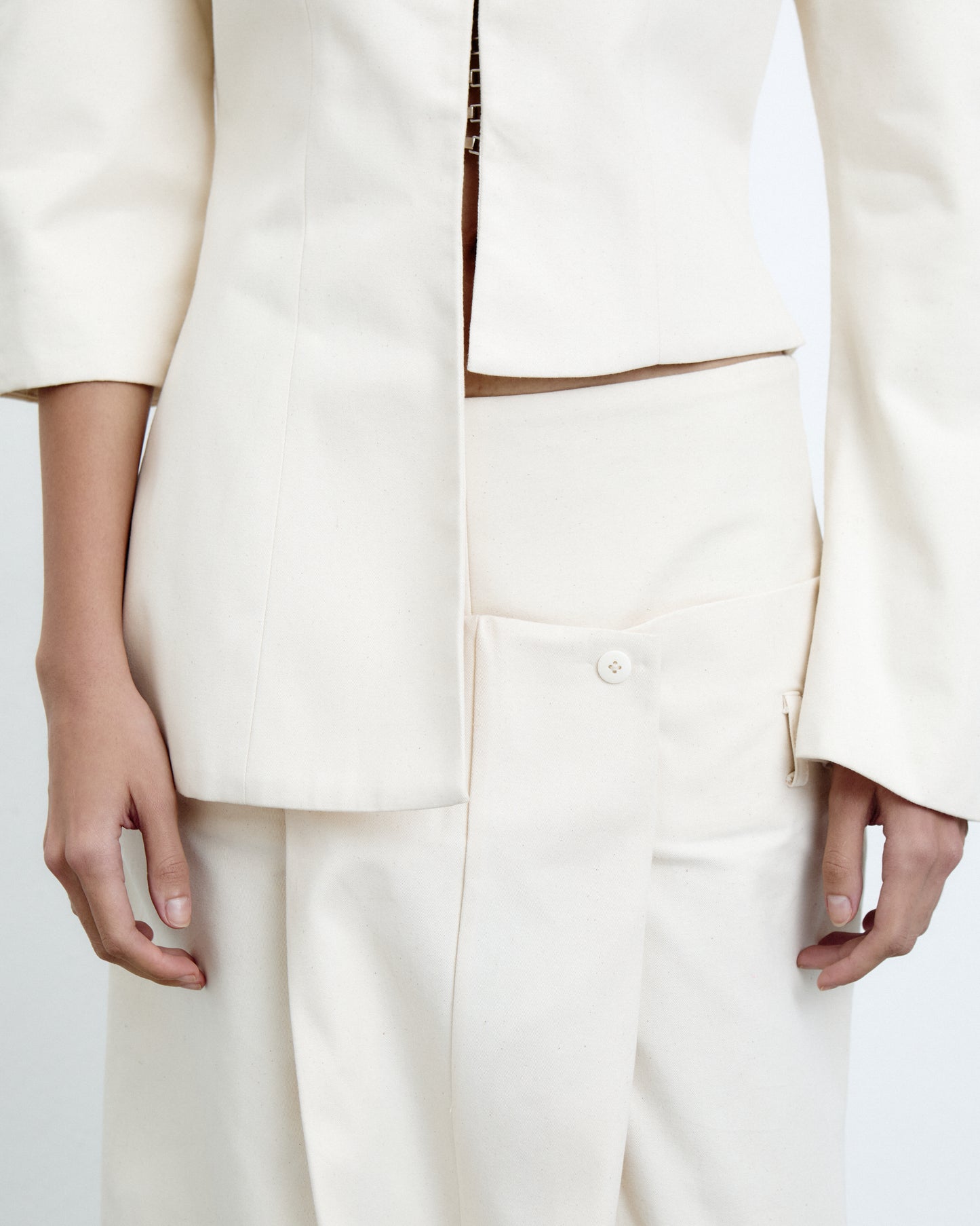 Bermuda Relevo Off-White